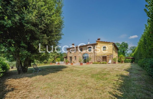 casa indipendente in vendita a Lucca in zona Centro Città