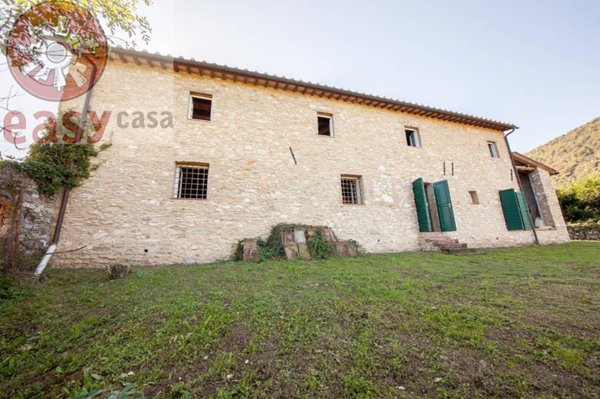 casa indipendente in vendita a Lucca in zona San Lorenzo a Vaccoli