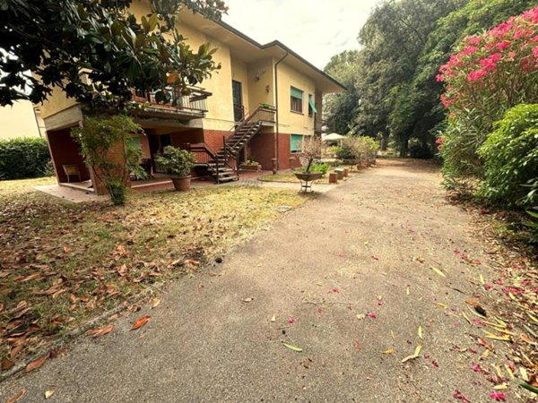 casa indipendente in vendita a Lucca in zona Monte San Quirico