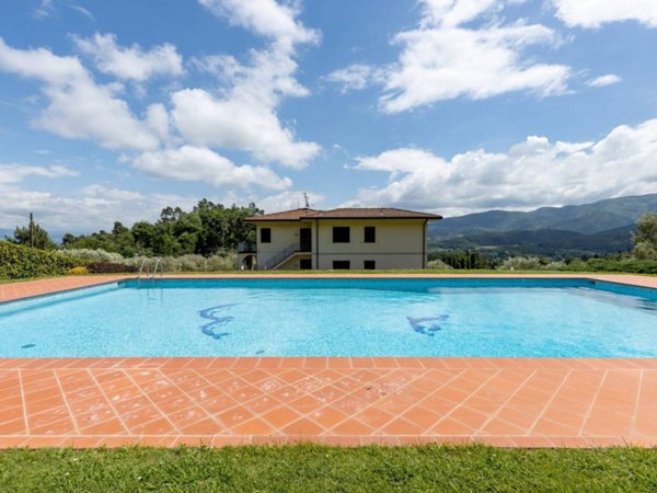 casa indipendente in vendita a Lucca in zona Massa Pisana