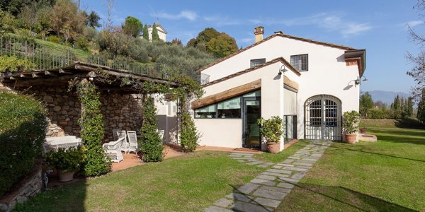 casa indipendente in vendita a Lucca in zona Monte San Quirico