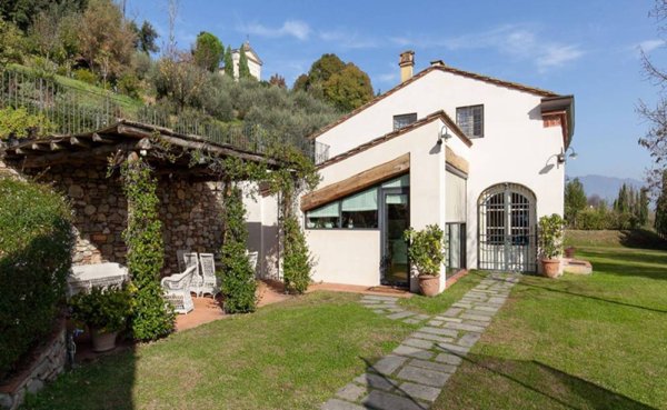 casa indipendente in vendita a Lucca in zona Monte San Quirico
