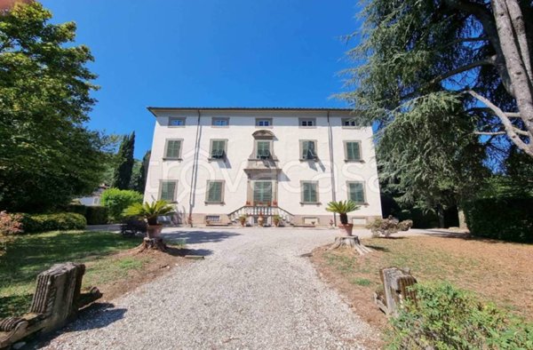 casa indipendente in vendita a Lucca in zona Cerasomma