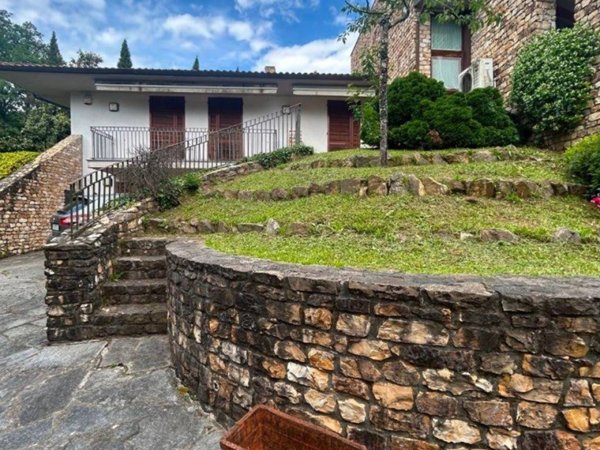 casa indipendente in vendita a Lucca in zona Monte San Quirico