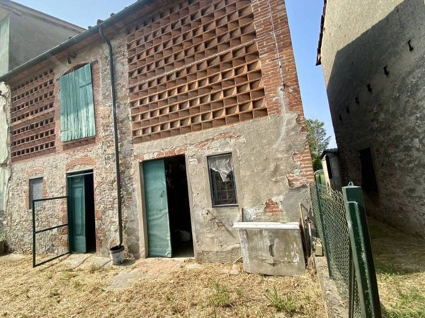 casa indipendente in vendita a Lucca in zona San Pietro a Vico