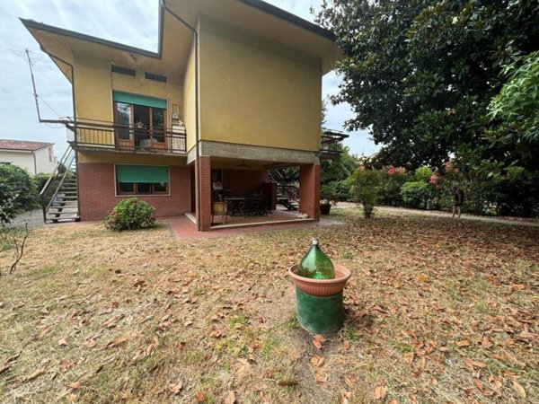 casa indipendente in vendita a Lucca in zona Monte San Quirico