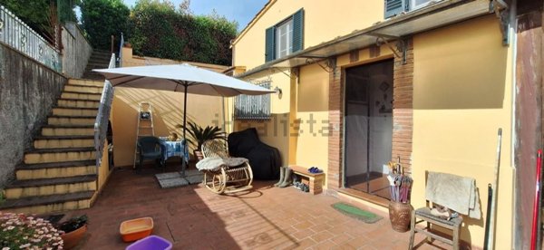 casa indipendente in vendita a Lucca in zona Monte San Quirico