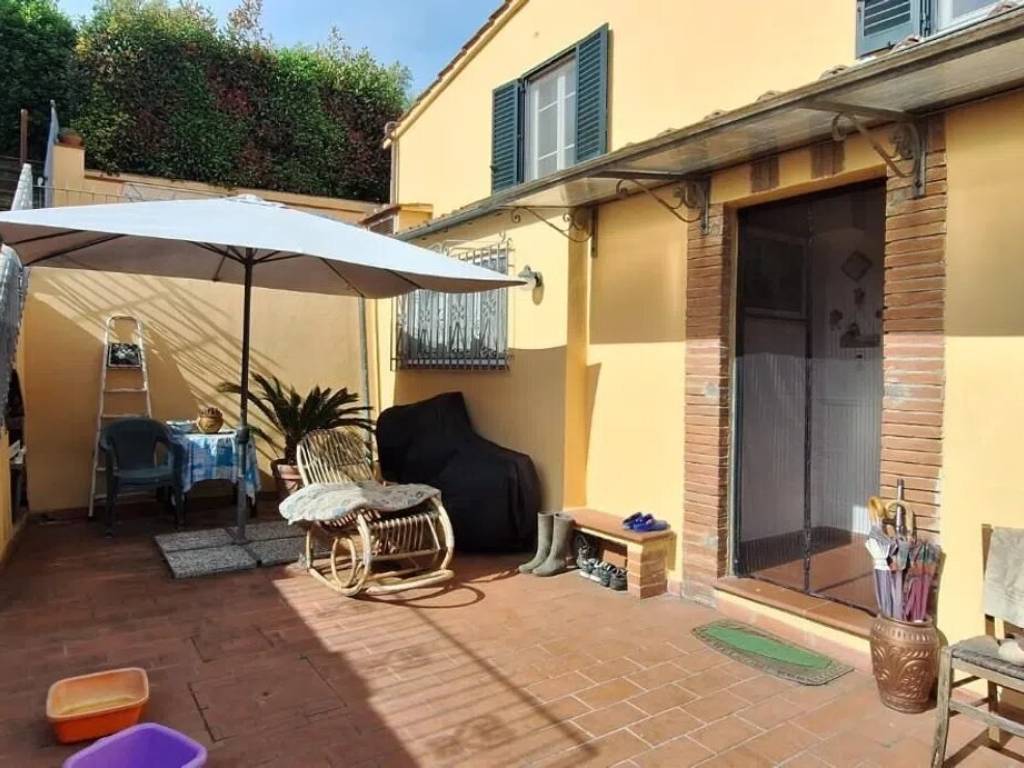 casa indipendente in vendita a Lucca in zona Mutigliano