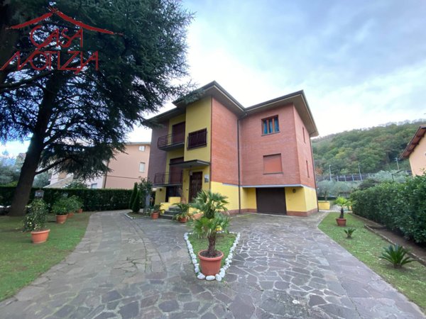 casa indipendente in vendita a Lucca