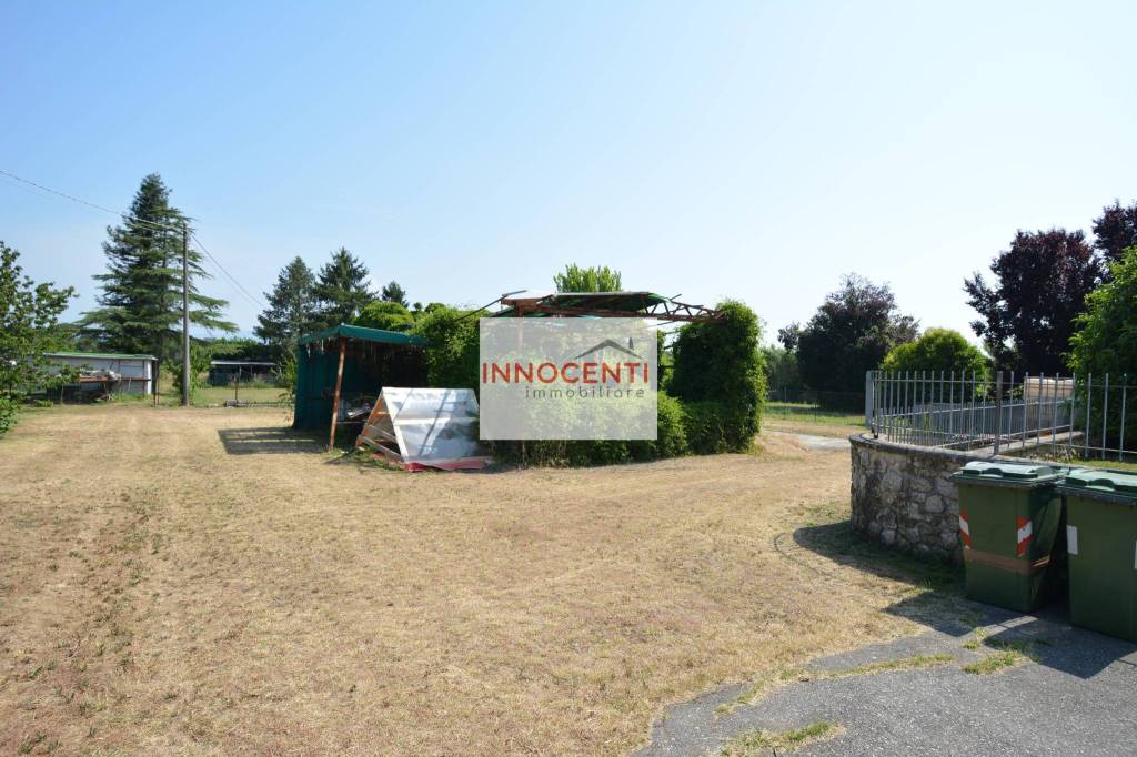casa indipendente in vendita a Lucca in zona San Lorenzo a Vaccoli