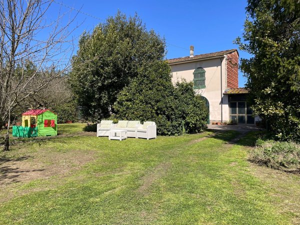 casa indipendente in vendita a Lucca in zona Centro Città