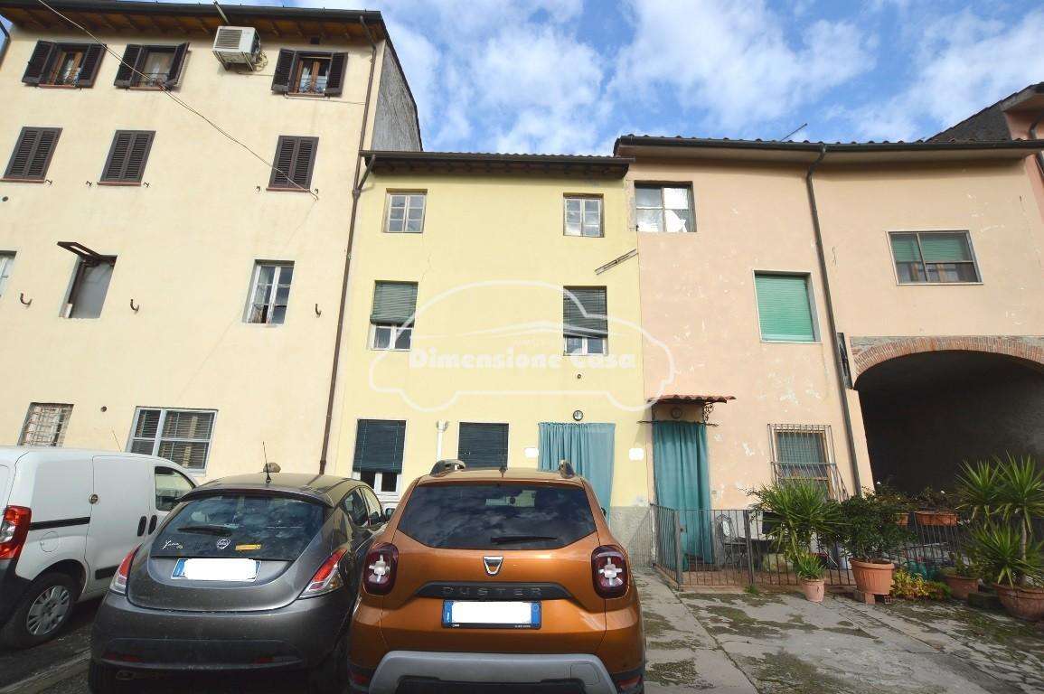 intera palazzina in vendita a Lucca in zona Centro Città