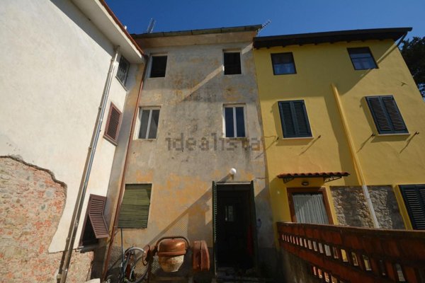 casa indipendente in vendita a Lucca in zona Nave
