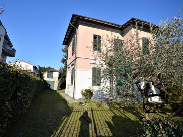 casa indipendente in vendita a Lucca in zona zona San Marco