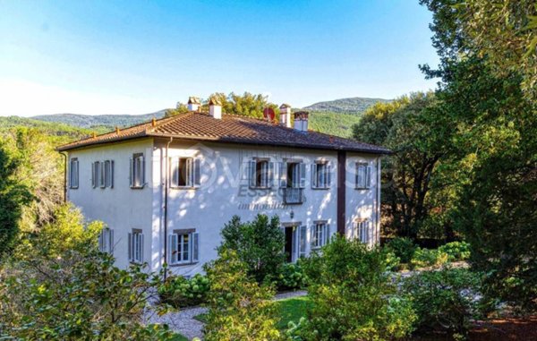 casa indipendente in vendita a Lucca in zona Centro Città