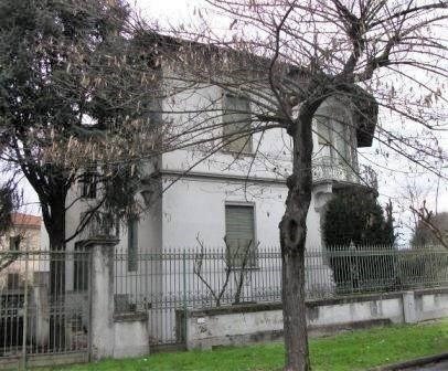 casa indipendente in vendita a Lucca in zona Centro Città