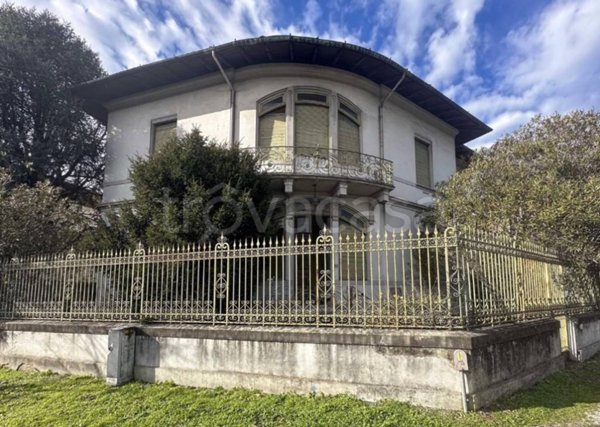casa indipendente in vendita a Lucca in zona Zona San Concordio