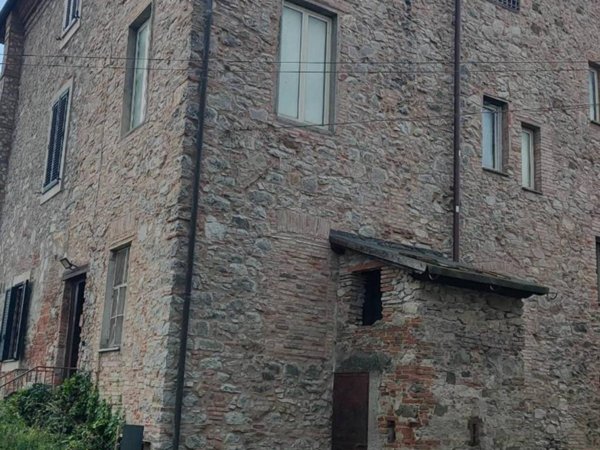 casa indipendente in vendita a Lucca in zona Arliano