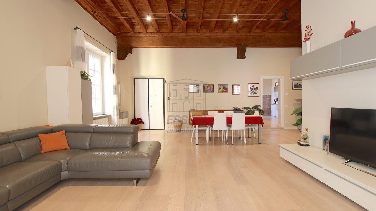 appartamento in vendita a Lucca in zona Centro Città