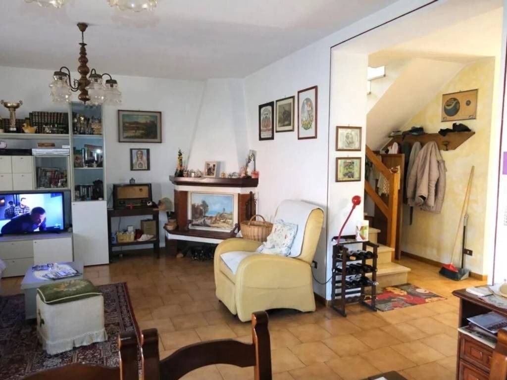 casa indipendente in vendita a Lucca in zona zona Antraccoli