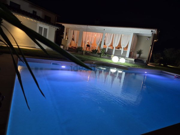 casa indipendente in vendita a Lucca in zona Monte San Quirico