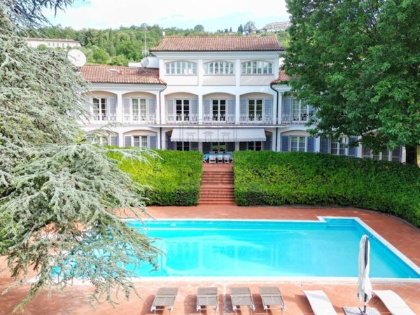 casa indipendente in vendita a Lucca in zona Centro Città