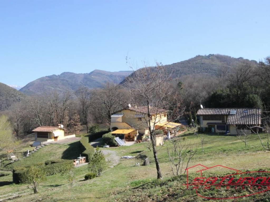 casa indipendente in vendita a Lucca in zona Mastiano
