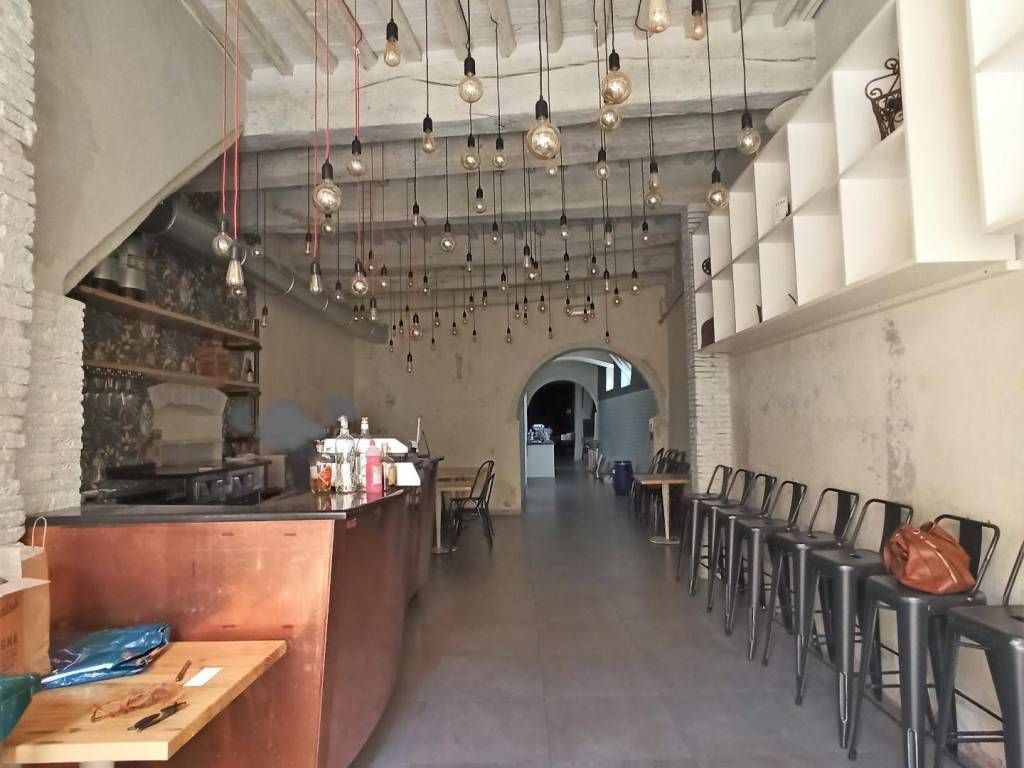 locale commerciale in vendita a Lucca in zona Centro Città