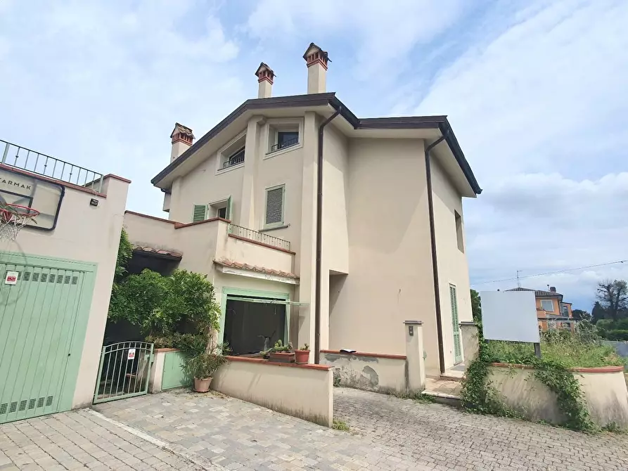 casa indipendente in vendita a Lucca in zona Vicopelago