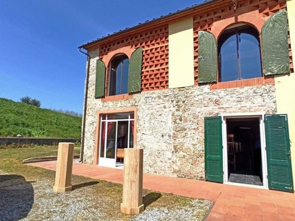 casa indipendente in vendita a Lucca in zona Chiatri
