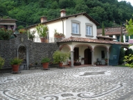 casa indipendente in vendita a Lucca