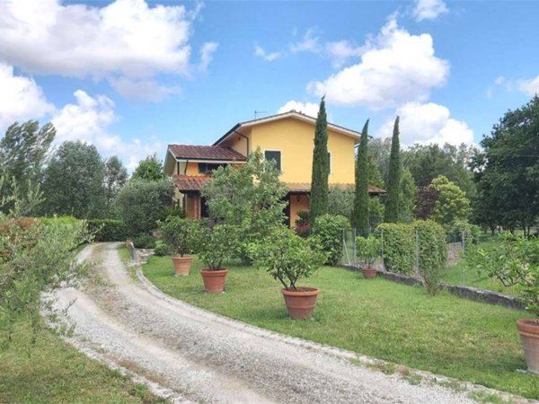 casa indipendente in vendita a Lucca in zona Cerasomma