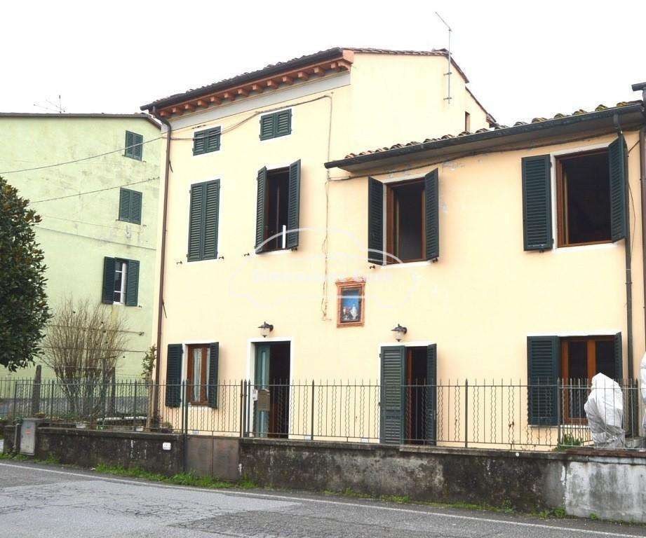 intera palazzina in vendita a Lucca in zona Centro Città