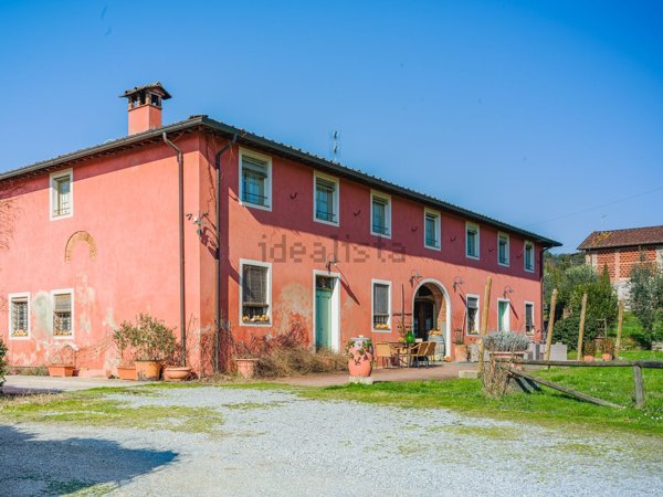 casale in vendita a Lucca in zona Mutigliano