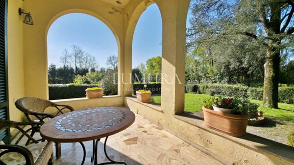 casa indipendente in vendita a Lucca in zona Carignano