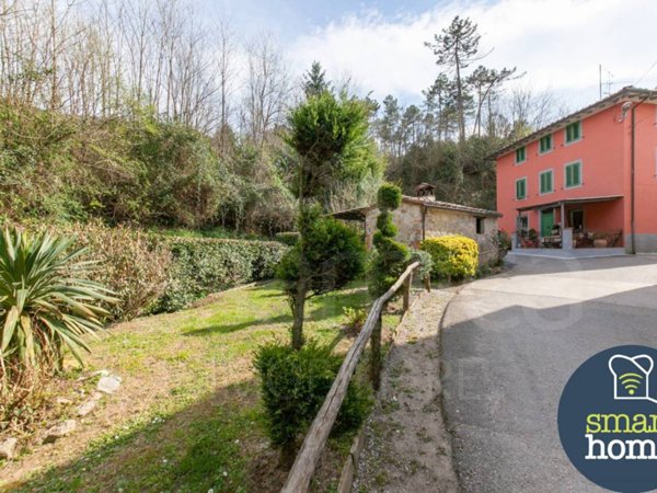 casa indipendente in vendita a Lucca in zona Cerasomma
