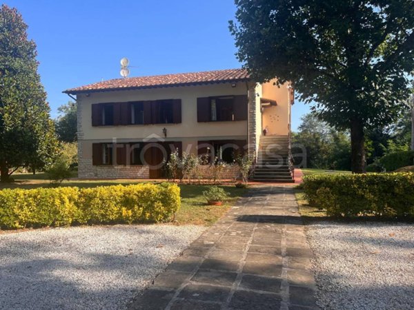 casa indipendente in vendita a Lucca in zona Cerasomma