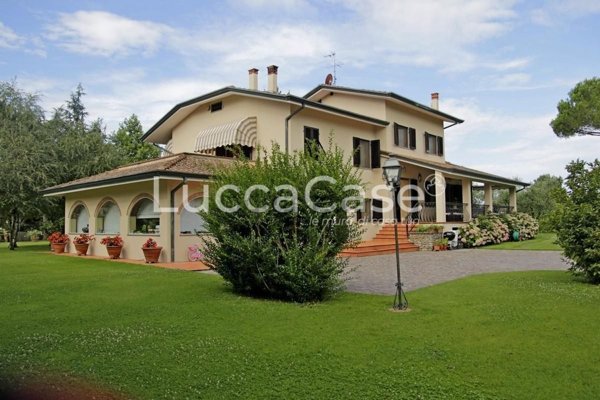 casa indipendente in vendita a Lucca in zona Picciorana