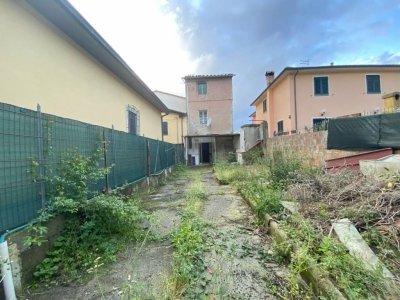casa indipendente in vendita a Lucca