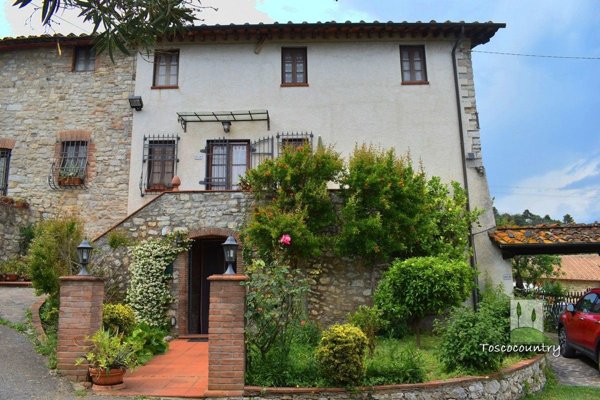 casale in vendita a Lucca in zona Maggiano