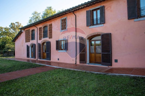 casale in vendita a Lucca in zona San Lorenzo a Vaccoli