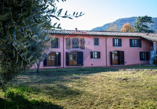 casale in vendita a Lucca in zona Santa Maria del Giudice