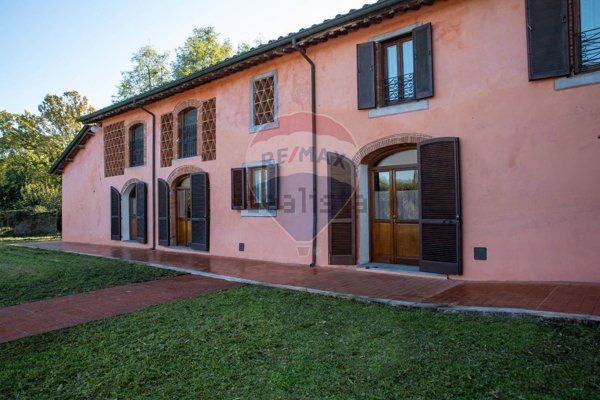 casale in vendita a Lucca in zona San Lorenzo a Vaccoli