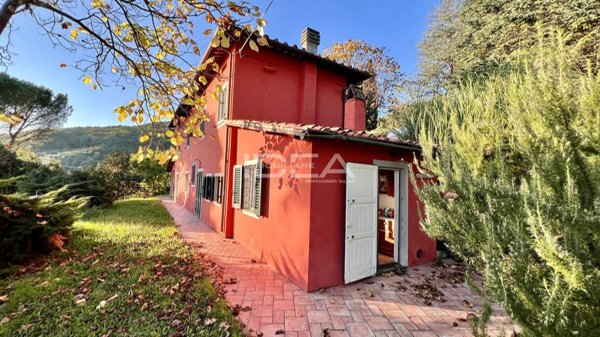 casa indipendente in vendita a Lucca in zona Monte San Quirico