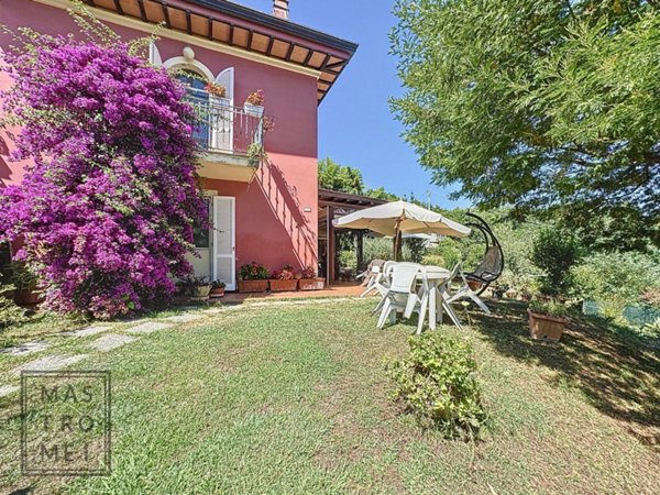 casa indipendente in vendita a Lucca in zona Arliano