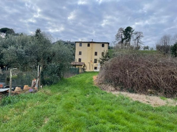 casa indipendente in vendita a Lucca in zona Vicopelago