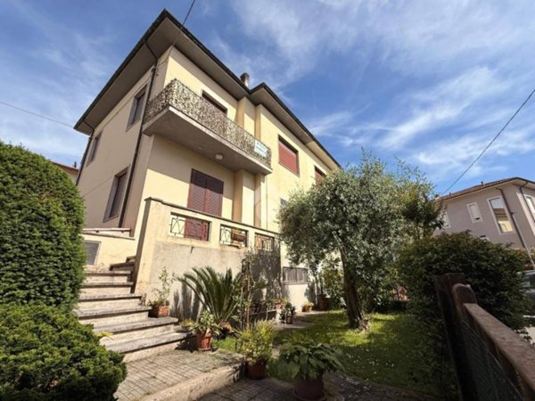 casa indipendente in vendita a Lucca in zona Sant'Anna