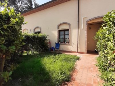 casa indipendente in vendita a Lucca