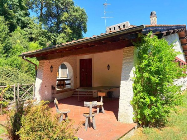 casa indipendente in vendita a Lucca in zona Maggiano