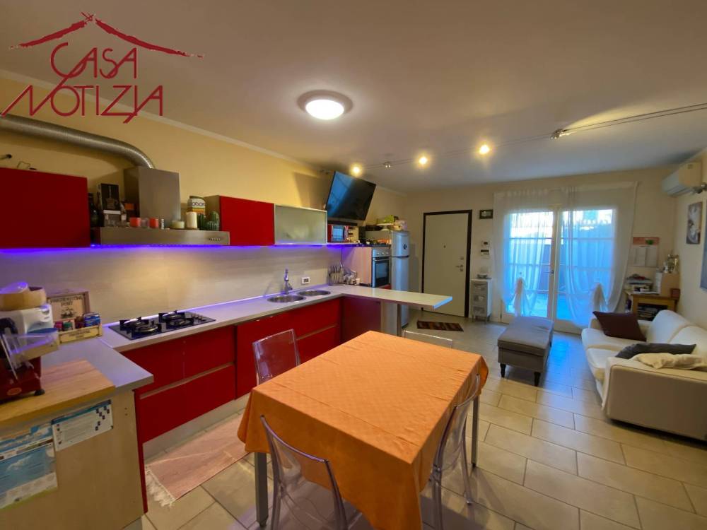 casa indipendente in vendita a Lucca in zona Pontetetto